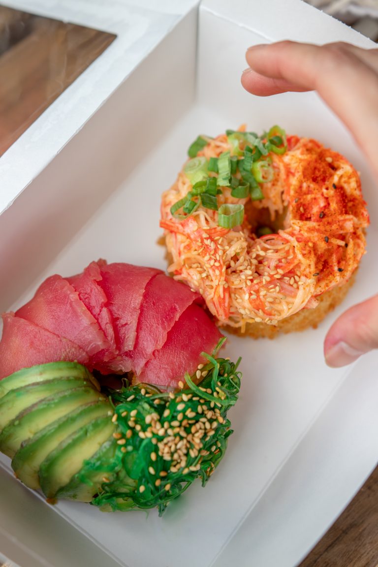 NEW Stuffed Sushi Donuts from Sus Hi Eatstation 🍩🍣 | Sus Hi Eatstation